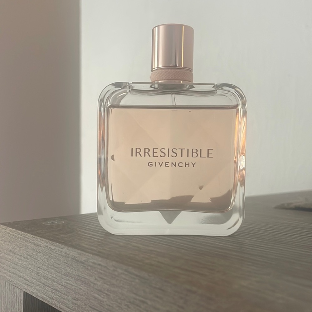 Givechy Irresistible Eau de parfum.